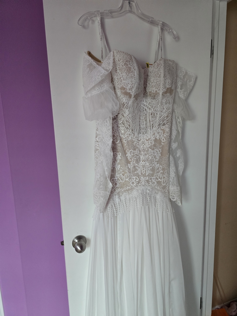 Elegant White Lace Off-Shoulder Wedding Dress
